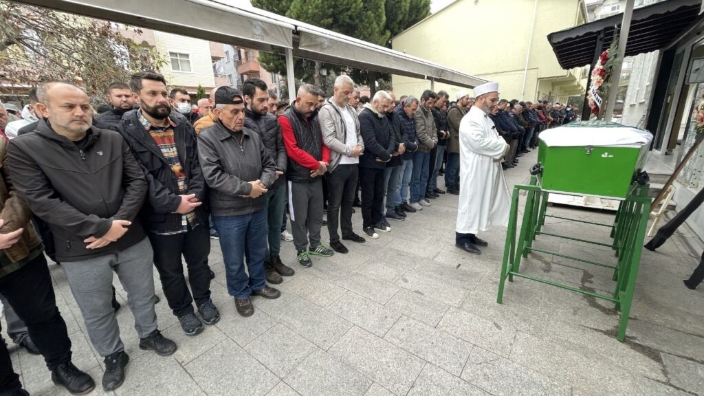 Dün Çanakkale'de Babasını Öldüren Kız Serbest Bırakıldı!