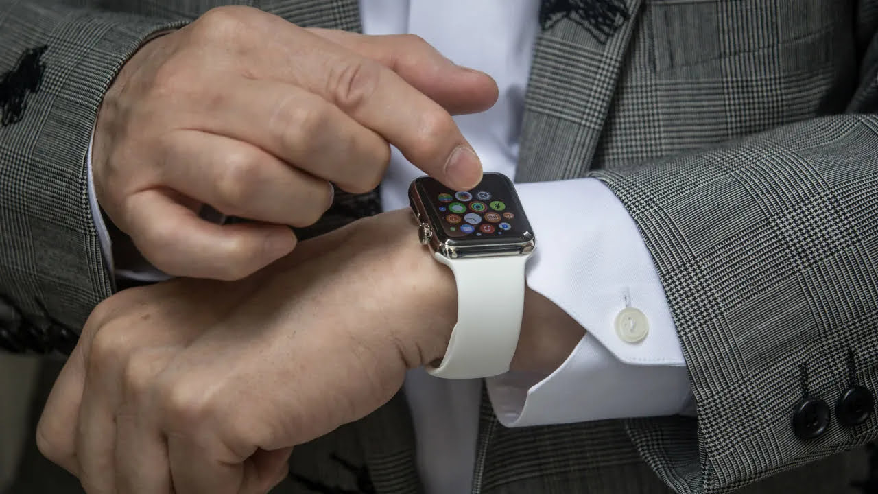 apple-yeni-patent-ile-renk-degistiren-apple-watch-kayisi-uzerinde-calisiyor