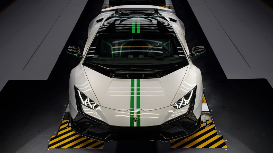 lamborghini-milano-tasarim-haftasinda-60-yildonumu-huracan-modellerini-tanitti